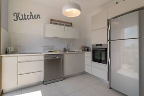 The Haneviim Court - Isrentals