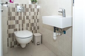 The Haneviim Court - Isrentals