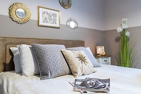 The Haneviim Court - Isrentals