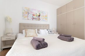 The Haneviim Court - Isrentals