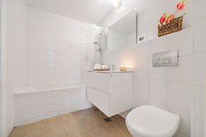 The Haneviim Court - Isrentals