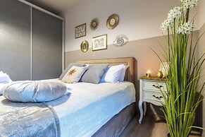 The Haneviim Court - Isrentals