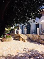 Villa Ampelaki (30 meters to the beach)