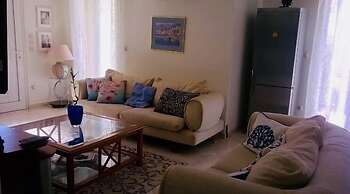 Villa Ampelaki (30 meters to the beach)