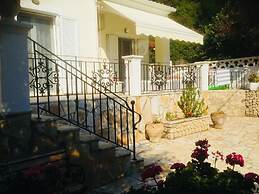 Villa Ampelaki (30 meters to the beach)