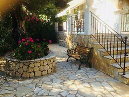 Villa Ampelaki (30 meters to the beach)