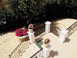 Villa Ampelaki (30 meters to the beach)