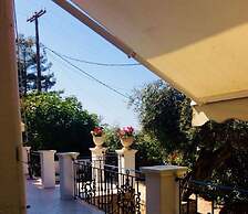 Villa Ampelaki (30 meters to the beach)