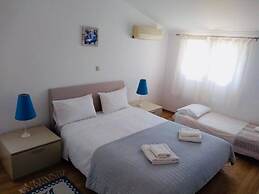 Villa Ampelaki (30 meters to the beach)