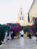 Villa Ampelaki (30 meters to the beach)