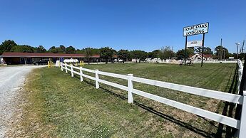 Four Oaks Lodging & RV Resort