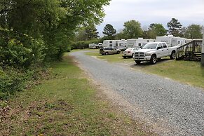 Four Oaks Lodging & RV Resort