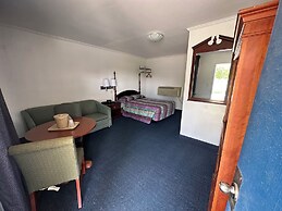 Four Oaks Lodging & RV Resort