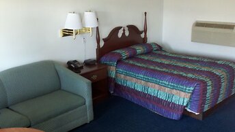 Four Oaks Lodging & RV Resort