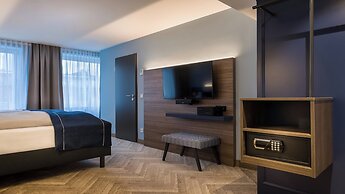 Holiday Inn - the niu, Welly Kiel