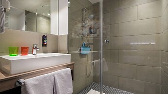 Holiday Inn - the niu, Welly Kiel