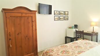 Los Canaritos Guest-House