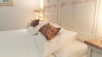 Los Canaritos Guest-House