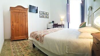 Los Canaritos Guest-House