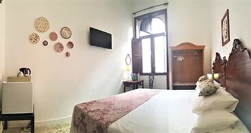 Los Canaritos Guest-House