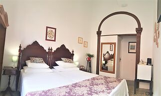 Los Canaritos Guest-House