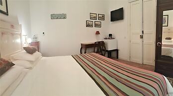 Los Canaritos Guest-House