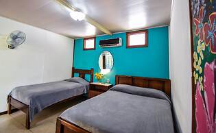 Jacaranda Hotel & Jungle Garden