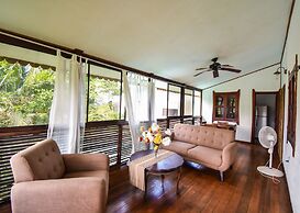 Jacaranda Hotel & Jungle Garden