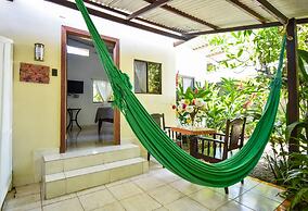 Jacaranda Hotel & Jungle Garden