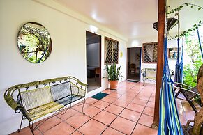 Jacaranda Hotel & Jungle Garden