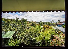 Jacaranda Hotel & Jungle Garden