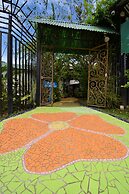 Jacaranda Hotel & Jungle Garden