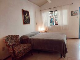 Jacaranda Hotel & Jungle Garden