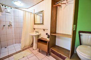 Jacaranda Hotel & Jungle Garden