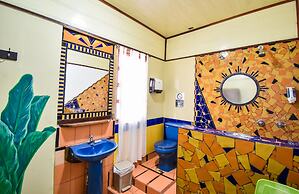 Jacaranda Hotel & Jungle Garden