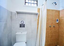 Jacaranda Hotel & Jungle Garden