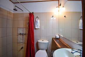 Jacaranda Hotel & Jungle Garden