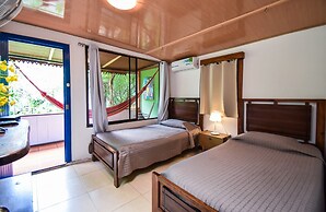 Jacaranda Hotel & Jungle Garden