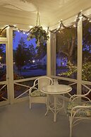 Honeybee Inn Bed & Breakfast