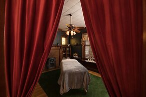 Honeybee Inn Bed & Breakfast