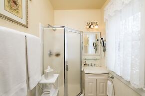 Honeybee Inn Bed & Breakfast