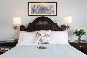 Honeybee Inn Bed & Breakfast