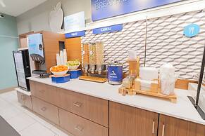 Holiday Inn Express & Suites Marion by IHG