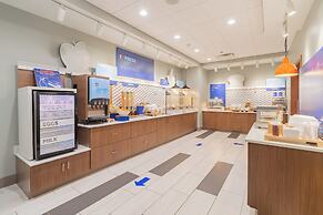 Holiday Inn Express & Suites Marion by IHG