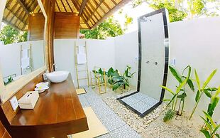 Dini DNusa Lembongan