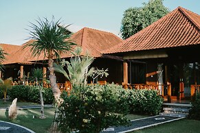 Dini DNusa Lembongan