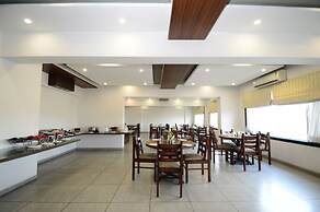 Crimson Park Shripriya Hotel