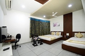 Crimson Park Shripriya Hotel