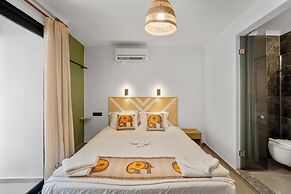 The Green Goose Hotel