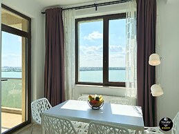 Deluxe Nicolle Solid Residence Mamaia